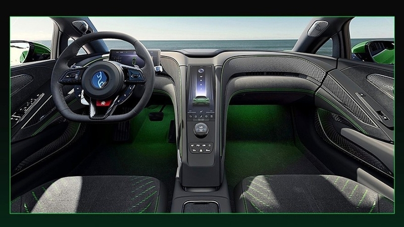 В честь ёлок и &laquo;Зелёного ада&raquo;: китайский Yangwang U9 перекрасился к чужому Новому году