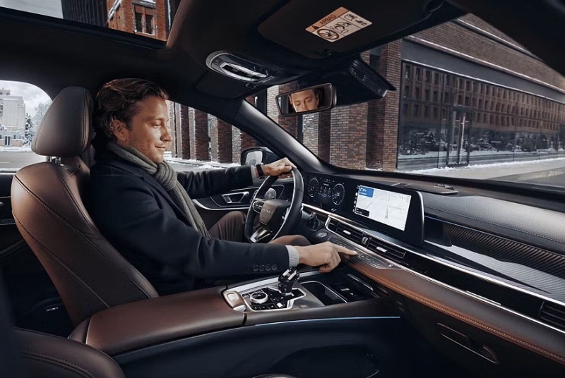 Завод в Калуге выпустил юбилейный автомобиль Tenet