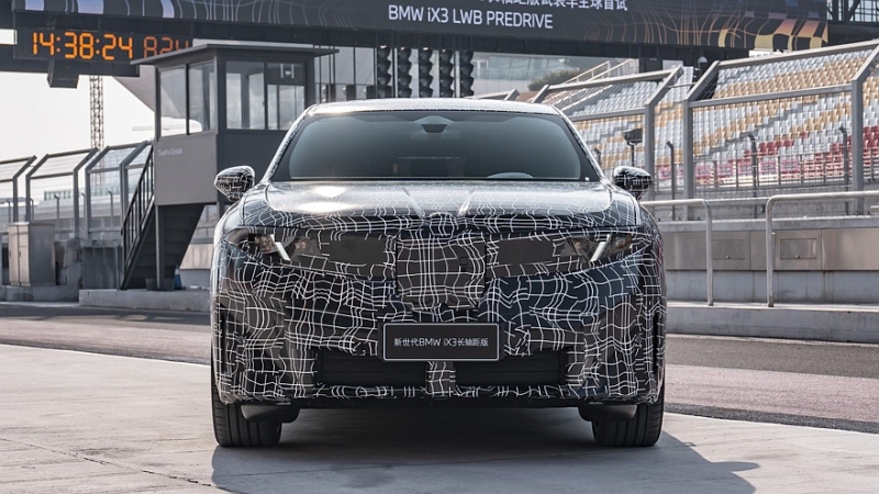 BMW готовит длиннобазный кроссовер iX3: первые фото и подробности