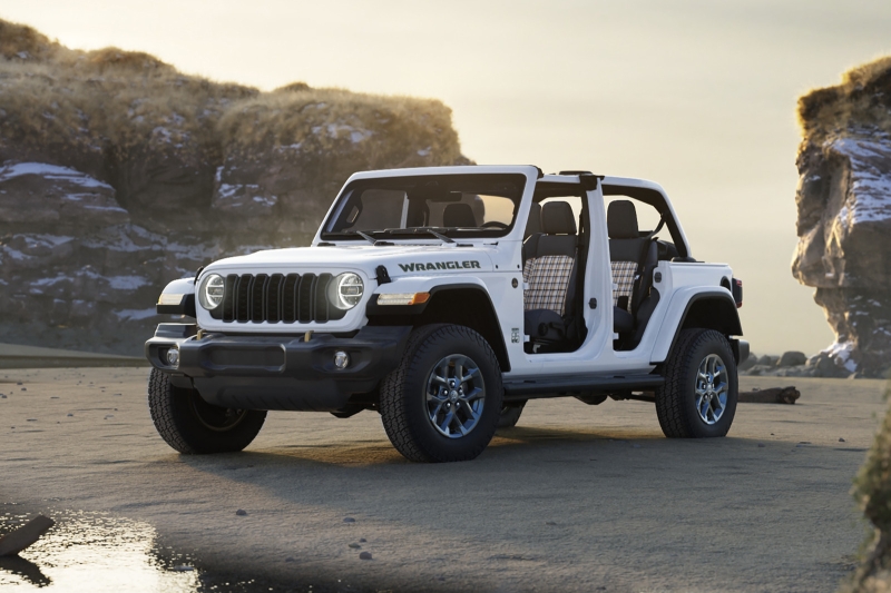 Jeep отмечает 85-летие с помощью спецверсий Wrangler и Gladiator. Цены известны