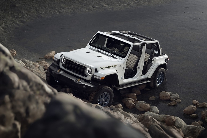 Jeep отмечает 85-летие с помощью спецверсий Wrangler и Gladiator. Цены известны