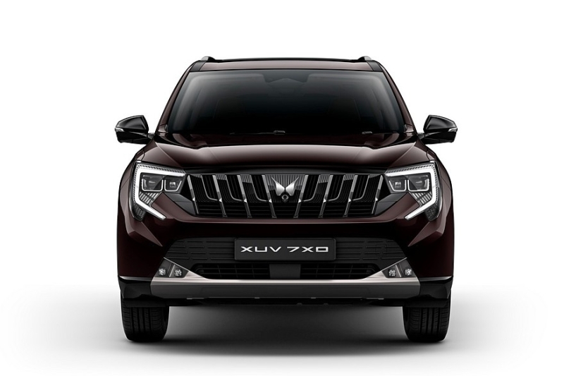 Mahindra XUV 7XO вместо XUV700: трёхэкранное табло, бензин или дизель, есть полный привод