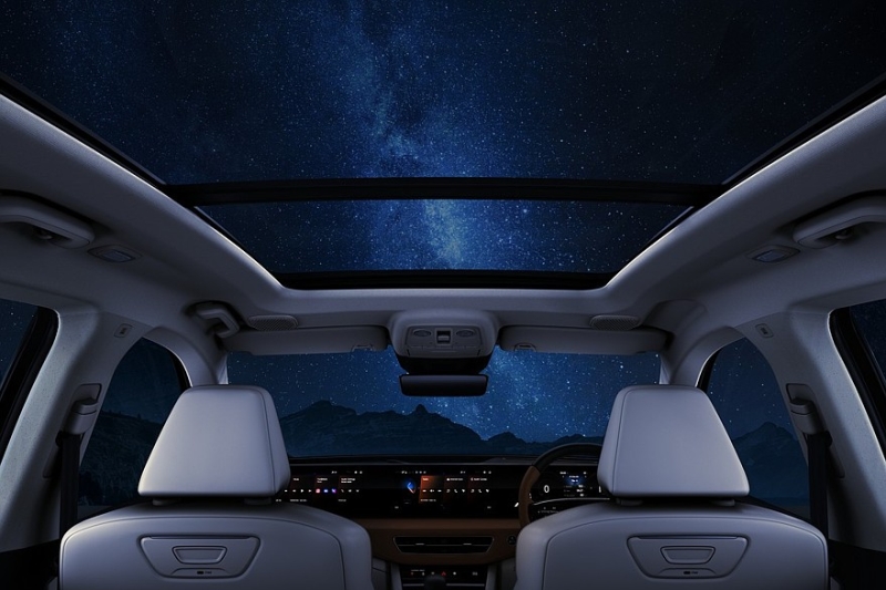 Mahindra XUV 7XO вместо XUV700: трёхэкранное табло, бензин или дизель, есть полный привод