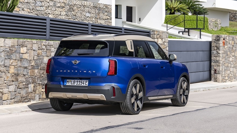 Mini освежила технику и увеличила дальнобойность кроссовера Countryman
