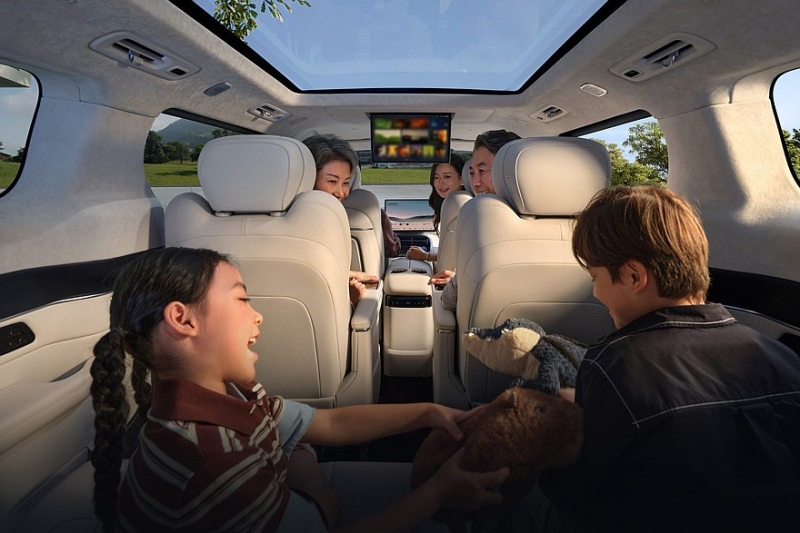 Минивэн Geely Galaxy V900: стандартный полный привод и эмблема из чистого золота