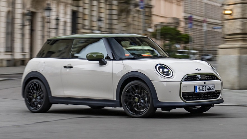 Модная спецверсия Mini Cooper Paul Smith Edition выходит на рынок