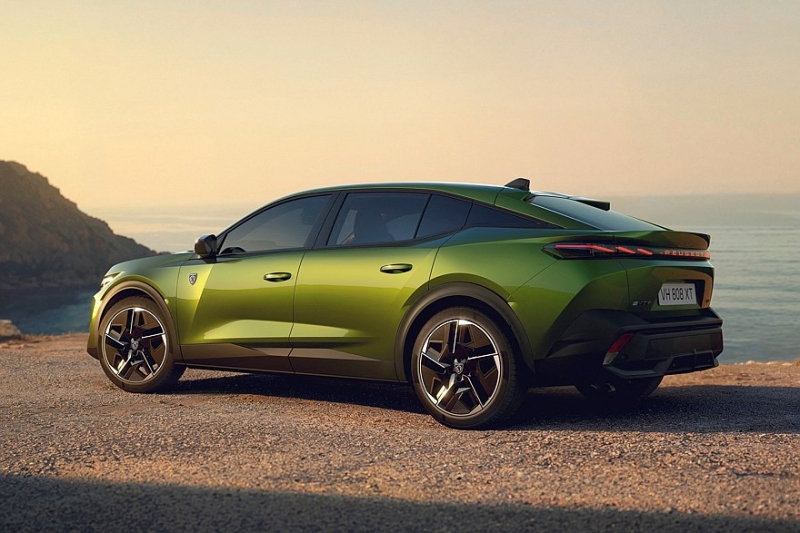 Обновлённый Peugeot 408 для Европы: эффектная оптика и более эффективная техника