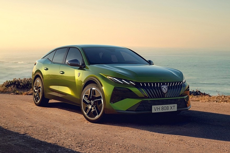 Обновлённый Peugeot 408 для Европы: эффектная оптика и более эффективная техника