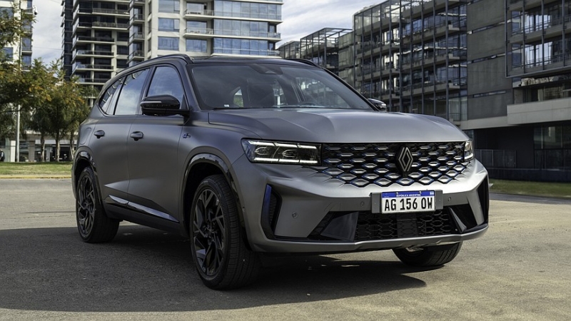 Renault анонсировала новый кроссовер: у него будет имя Filante и корейская сборка