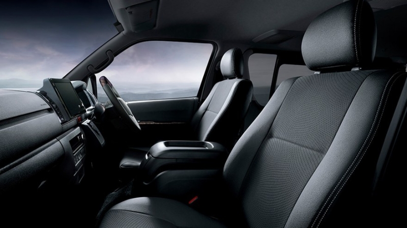 Toyota обновила вэн HiAce прошлого поколения: изменения коснулись салона и списка оснащения