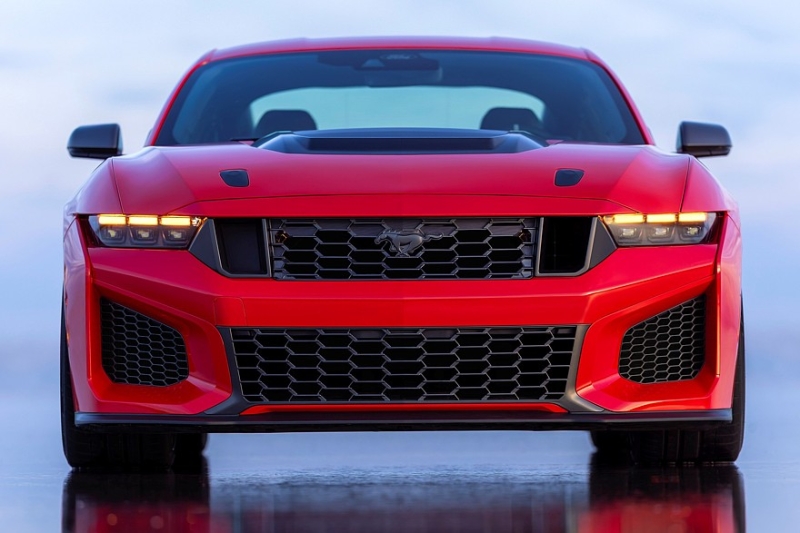 Вместо Shelby GT500: представлен Ford Mustang Dark Horse SC с компрессорным V8