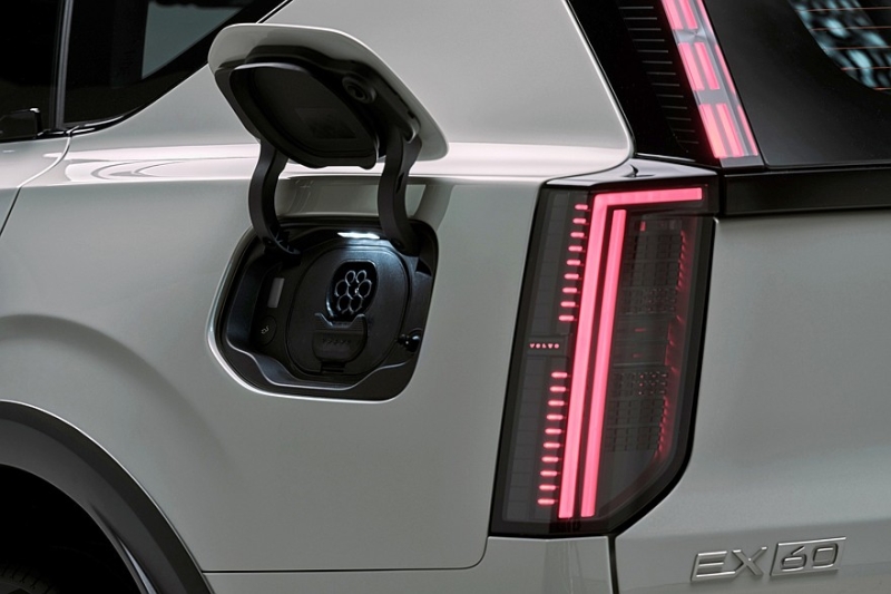 Volvo EX60: без дверных ручек, до 810 км на одной зарядке, сразу есть версия Cross Country