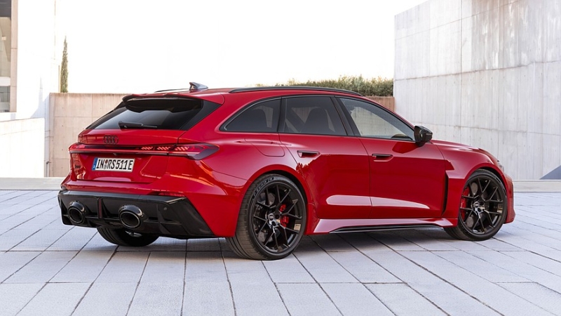 Audi полностью рассекретила новые &laquo;заряженные&raquo; лифтбек и универсал RS 5