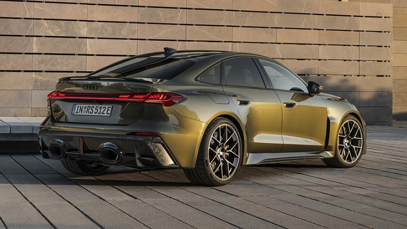 Audi полностью рассекретила новые &laquo;заряженные&raquo; лифтбек и универсал RS 5