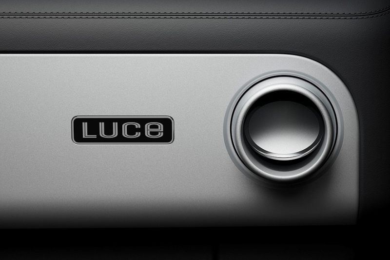 Электромобиль Ferrari получил имя Luce и неоклассический интерьер в стиле техники Apple