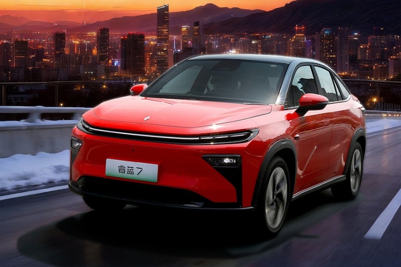 Geely готовится запустить в продажу купеобразный кроссовер Atlas REV