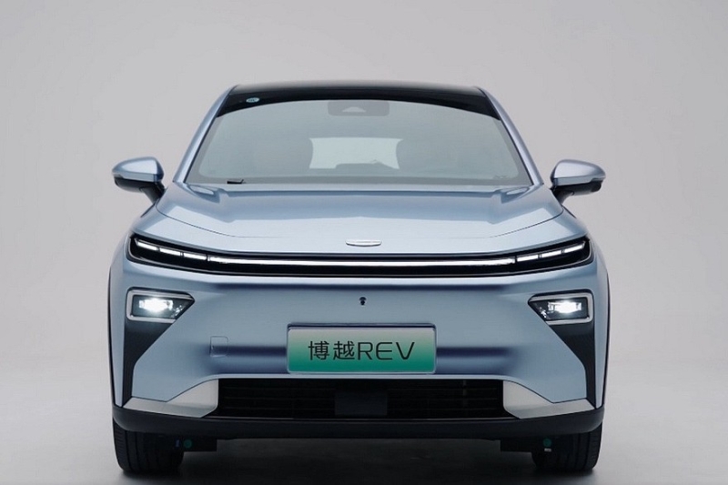 Geely готовится запустить в продажу купеобразный кроссовер Atlas REV