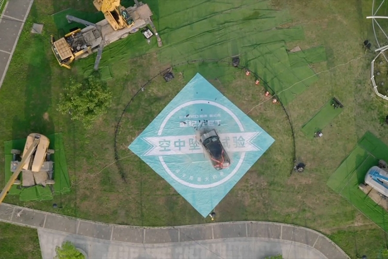 Назло скептикам: Exeed Exlantix ET упал с высоты 12-го этажа и выжил