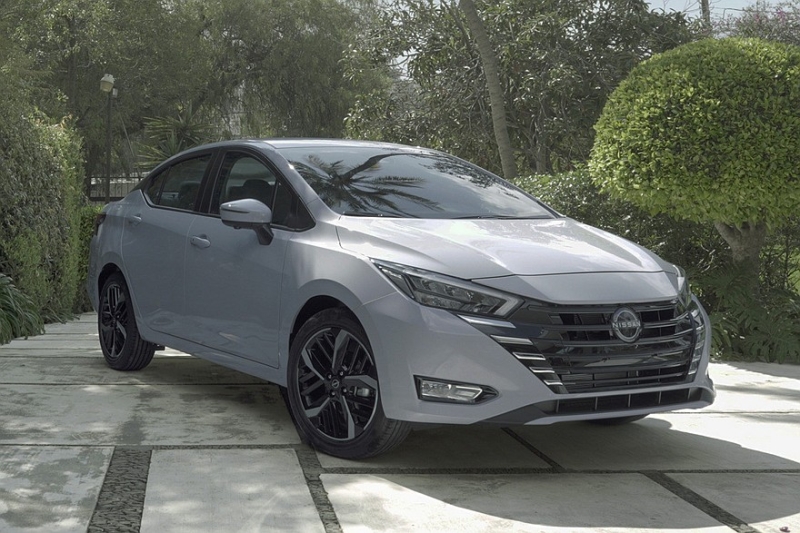 Новый седан Nissan Versa: фото салона, оснащение и дата премьеры