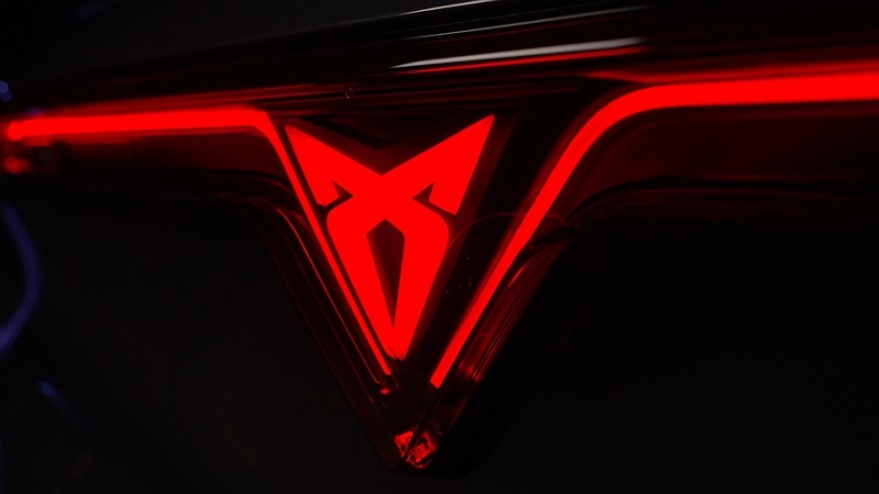 Обновлённый хэтчбек Cupra Born готовится к скорой премьере: первые тизеры