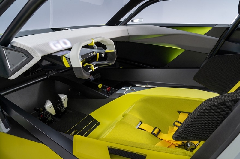 Opel не торопится отказываться от «электричек»: к дебюту готовится хот-хэтч Corsa GSE