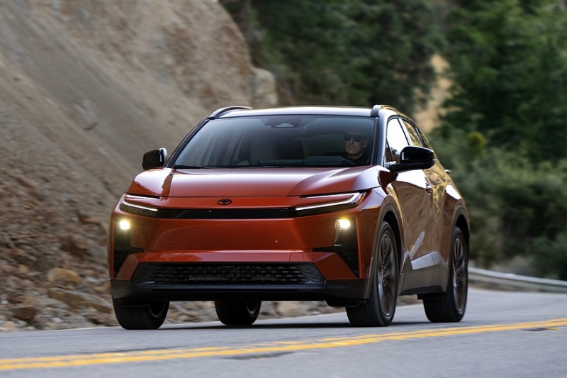 Полноприводный кроссовер Toyota C-HR: дешевле брата Subaru Uncharted в аналогичных версиях