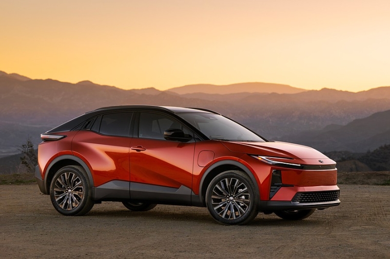 Полноприводный кроссовер Toyota C-HR: дешевле брата Subaru Uncharted в аналогичных версиях