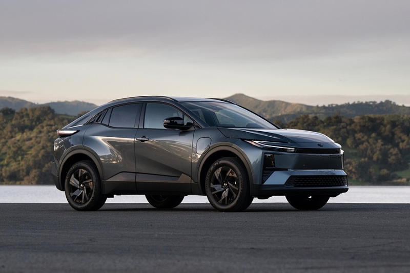 Полноприводный кроссовер Toyota C-HR: дешевле брата Subaru Uncharted в аналогичных версиях