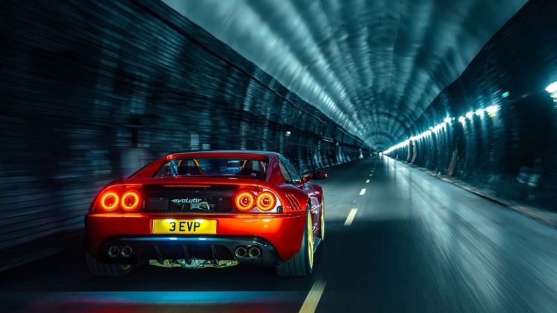 Рестомод 355 by Evoluto показался в серийном виде: новое шасси и два мотора на выбор