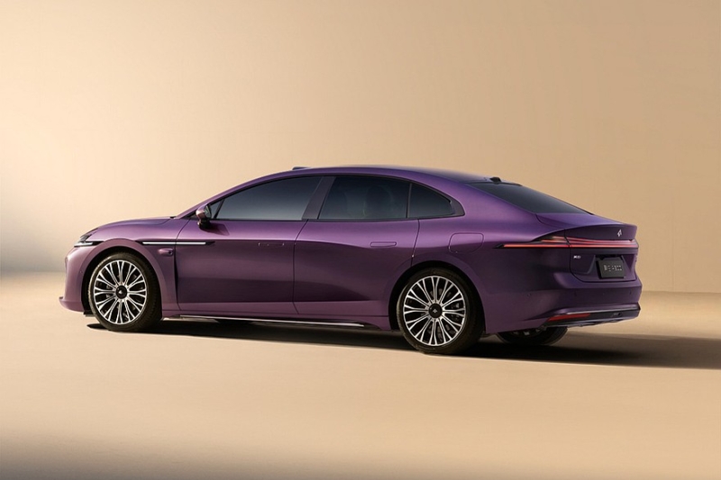 Роскошный седан Hyptec A800 от GAC: интересная фишка в салоне и полный привод