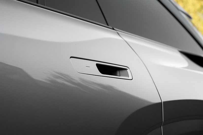 Toyota Highlander нового поколения подрос в габаритах и получил только электрическую технику