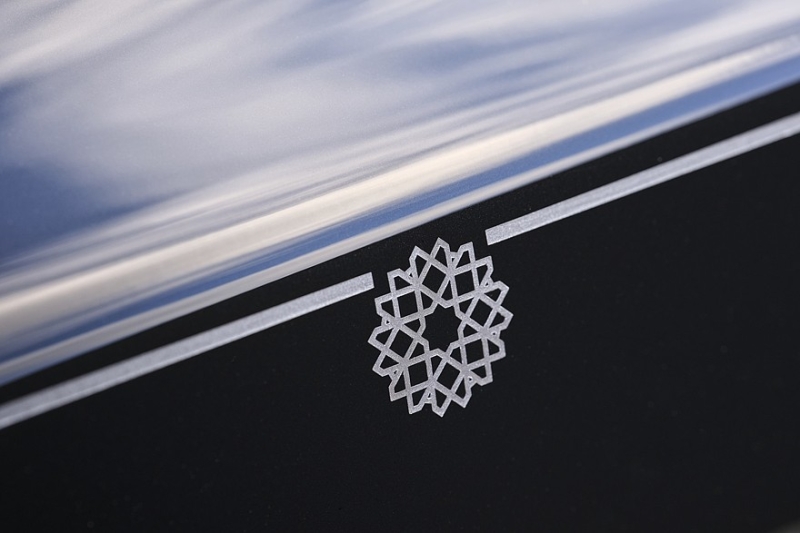 У Rolls-Royce Phantom появилась эксклюзивная версия с лазерной гравировкой на капоте