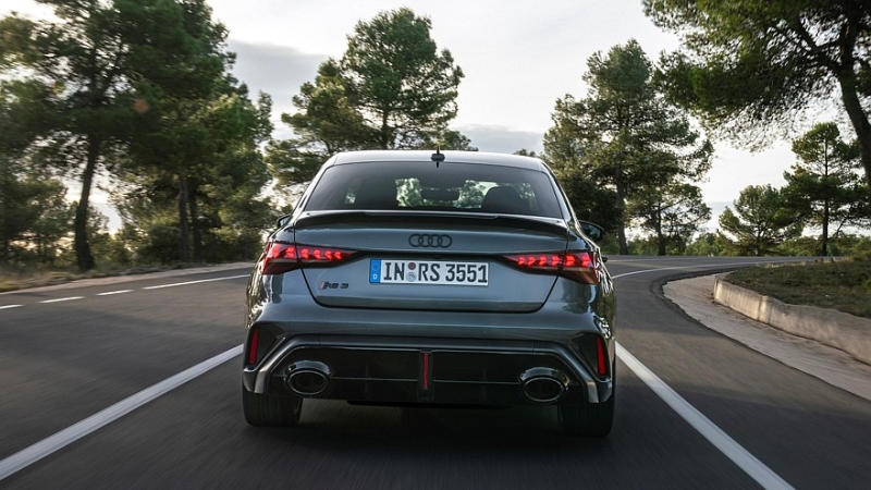 Audi RS 3 competition limited: регулируемая подвеска, новый обвес и большая наценка