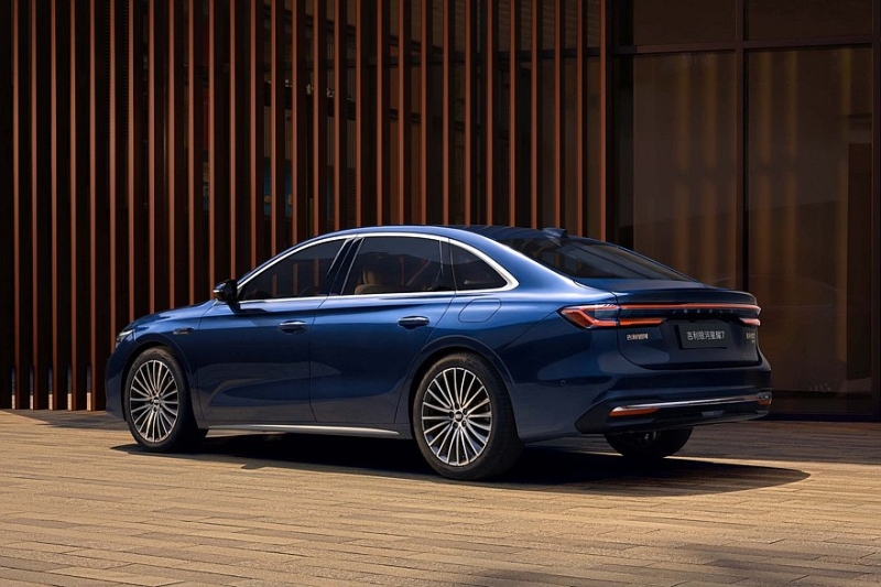 Geely готовит полноприводный седан Galaxy Starshine 7 с дизайном в стиле нового Emgrand