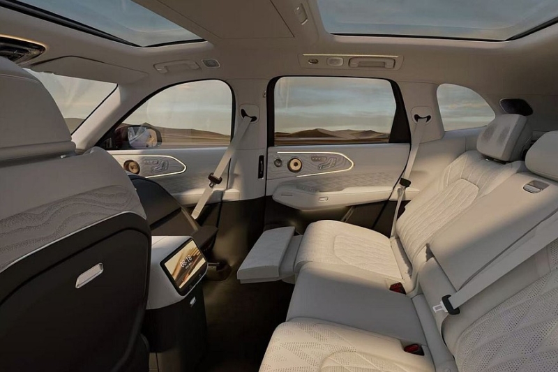 Кроссовер Zeekr 8X показал свой интерьер перед скорым стартом продаж