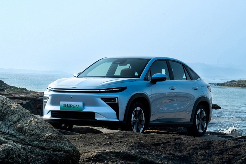 Купеобразный кроссовер Geely Atlas REV выходит на рынок