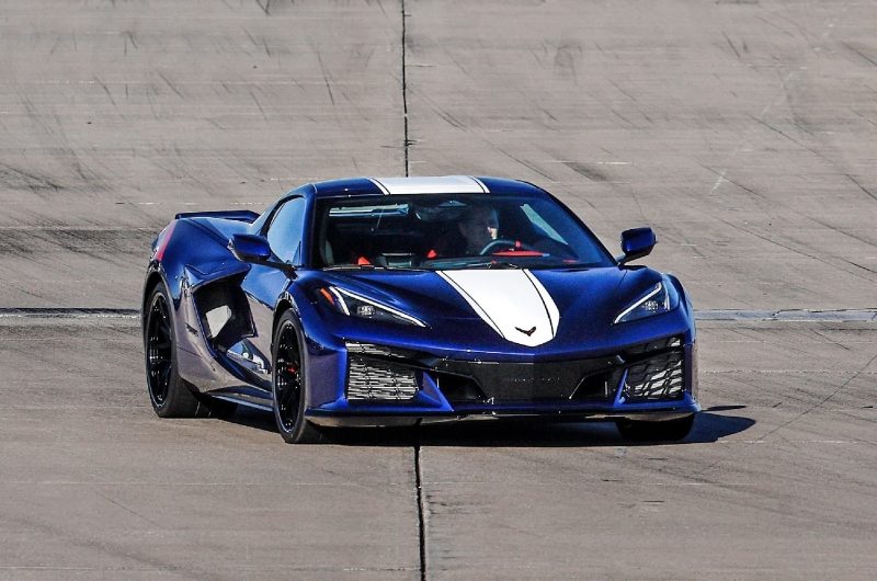 Новый Chevrolet Corvette Grand Sport с новым V8 показался на первых фотографиях