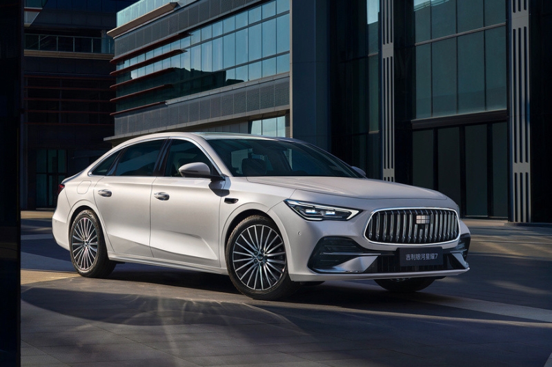 Полноприводный седан Geely Galaxy Starshine 7: новые фото и подробности