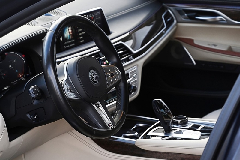 Последняя настоящая «семёрка»: Manhart MH7 700 на базе BMW M760Li поколения G12