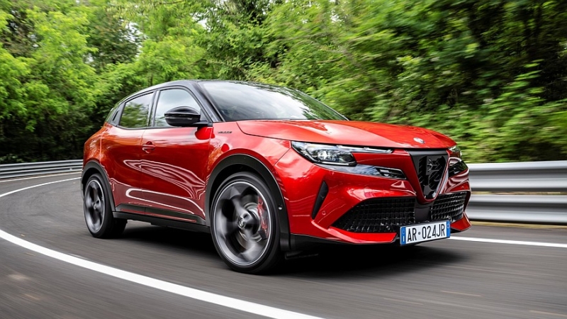 Страсти вокруг Alfa Romeo: продажи в 2025 году выросли, но оптимизма пока мало