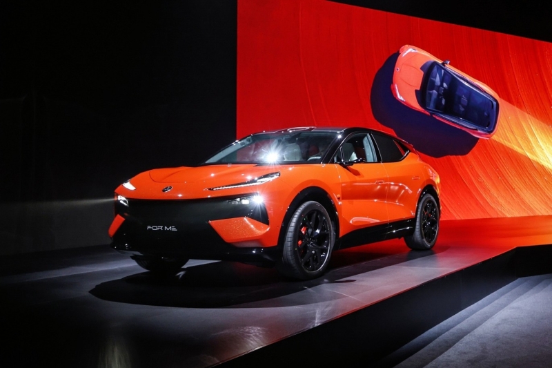 В Китае представлен plug-in гибридный кроссовер Lotus For Me с техникой от Zeekr