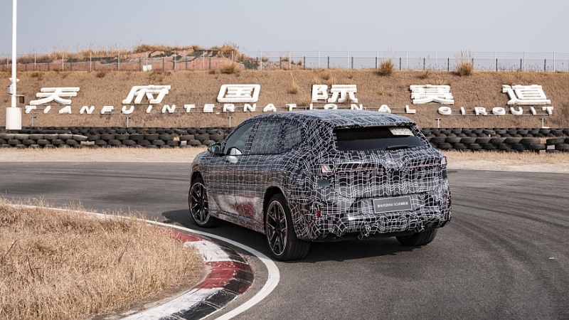 Внешность «растянутого» BMW iX3 рассекречена в преддверии скорой премьеры