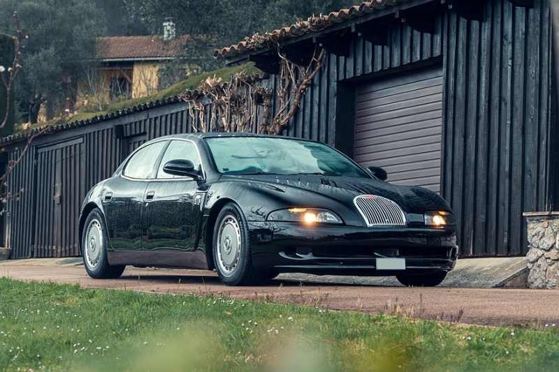 Автолегенда 1990-х: один из трёх выпущенных седанов Bugatti EB112 продадут на аукционе