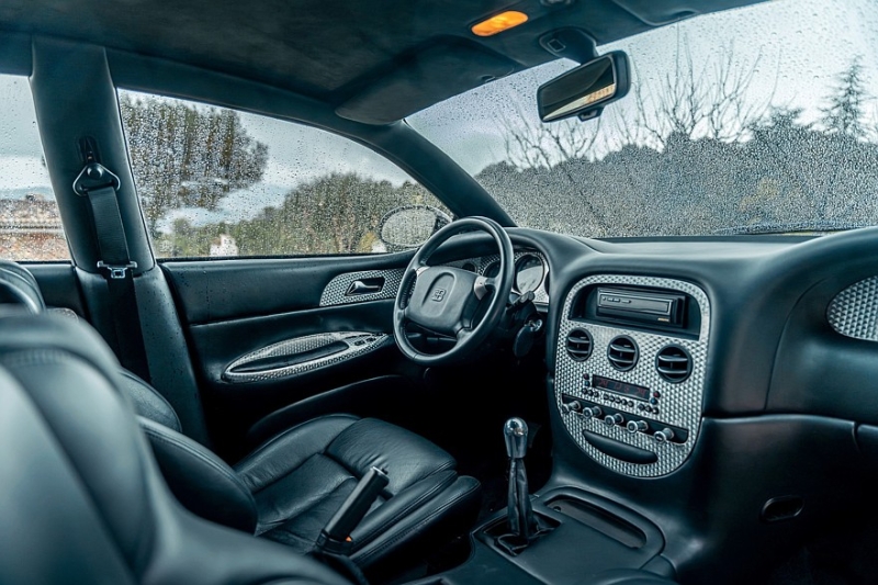 Автолегенда 1990-х: один из трёх выпущенных седанов Bugatti EB112 продадут на аукционе