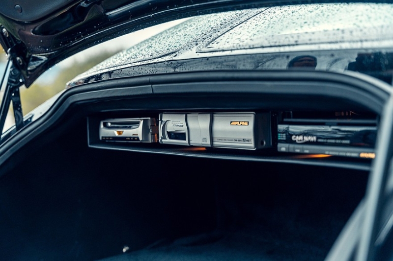 Автолегенда 1990-х: один из трёх выпущенных седанов Bugatti EB112 продадут на аукционе