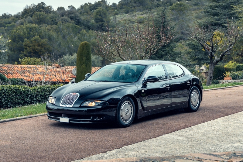 Автолегенда 1990-х: один из трёх выпущенных седанов Bugatti EB112 продадут на аукционе
