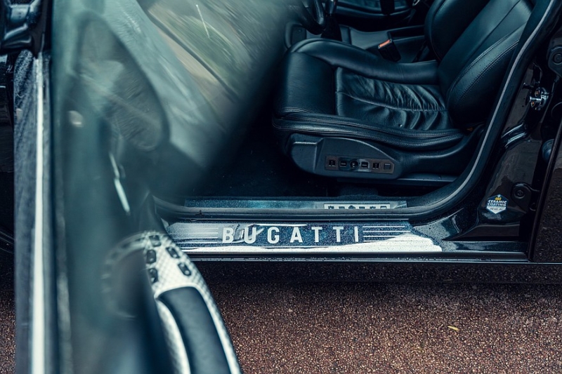 Автолегенда 1990-х: один из трёх выпущенных седанов Bugatti EB112 продадут на аукционе