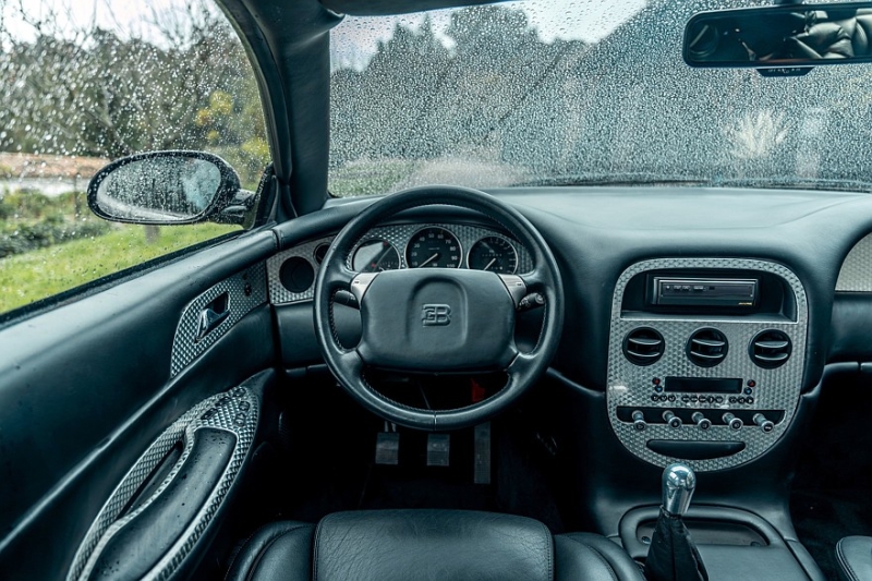 Автолегенда 1990-х: один из трёх выпущенных седанов Bugatti EB112 продадут на аукционе