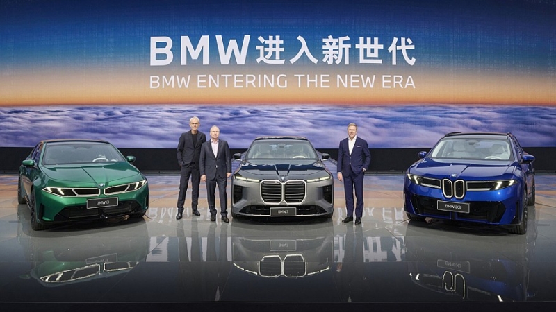 BMW рассекретила седан i3 и кроссовер iX3 с удлинённой колёсной базой