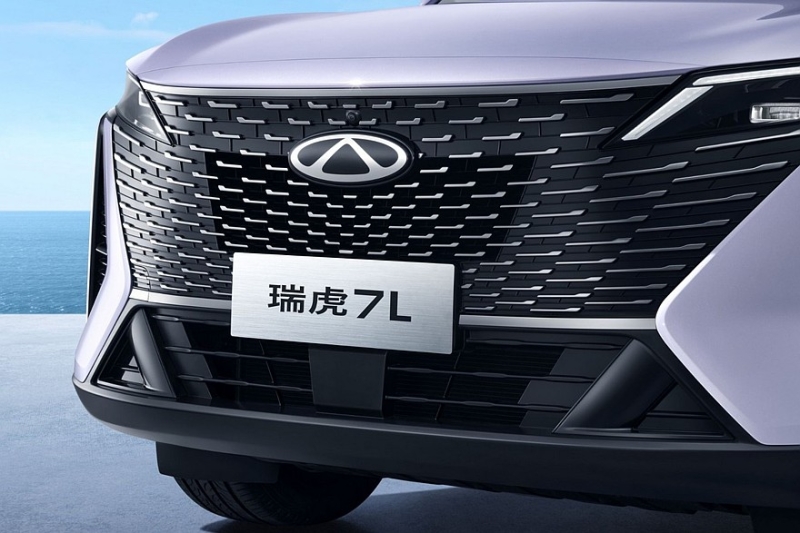 Chery Tiggo 7: рестайлинг самого доступного кроссовера и новая версия на базе Omoda C7